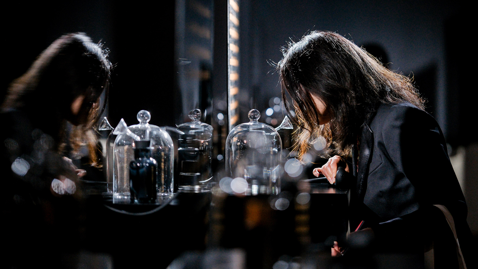 Notes Dubai - Woman smelling perfume