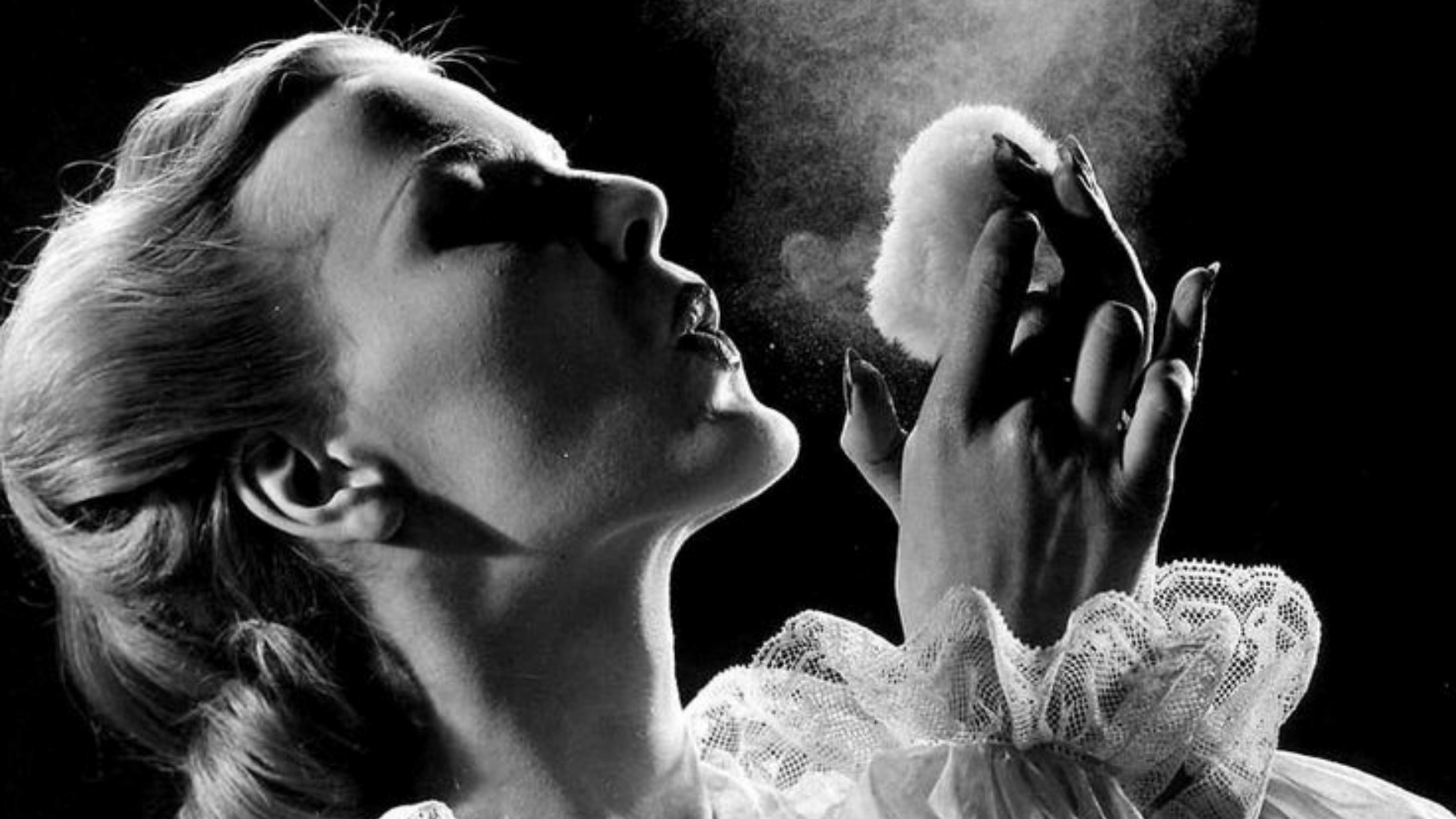 Notes Dubai - lady blowing a puff